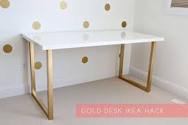 Projekt Goldenes Homeoffice Wir Zeigen Dir Wie Goldige Zeiten Mit Dem Schreibtisch Ikea Hack Wird Dein In 2020 Ikea Schreibtisch Umfunktionierte Mobelstucke Ikea