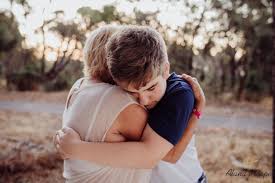 Embrace Between Grandmother And Grandson During An Extended Family Photo Session During Golden Hour At T Family Photo Sessions Family Photoshoot Photo Sessions