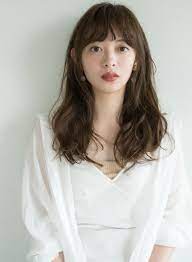 秋こそ絶対おしゃ顔になる ミディアム ロング 最新ヘアスタイル20選 locari ロカリ ミディアムロング ロング パーマ ロングヘア