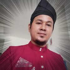 Al Mahdi seorang yang tidak lancar Al Quran sebagaimana Nabi Muhammad saw  seorang yang "Ummi". Namun bagaimana tiba-tiba dia boleh membaca Al Quran  dan menguasai semua Al Kitab? Haaaa... salah satu daripada