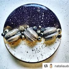 Black And White Mirror Glaze Cake Pin Ot Polzovatelya Janet Waters Na Doske Elegant Patisseries Entremets Voshititelnye Torty Bolshie Torty Mini Chizkejki