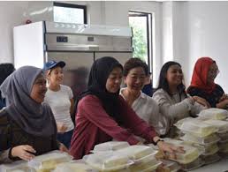 Dewan bandaraya kuala lumpur (dbkl) dalam proses merangka program yang lebih tersusun bagi memudahkan pengurusan. We Care We Share At Pusat Transit Gelandangan Kl