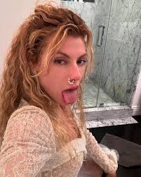 HELÔ ROCHA (@helorocha) • Instagram photos and videos