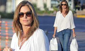 Click a book's title or cover for more details and to read reviews. Cindy Crawford Shows Off Her Casual Chic Style In A White Blouse With Jeans During Errands Run Daily Mail Online