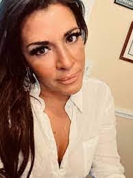 Claudia Salter's Instagram, Twitter & Facebook