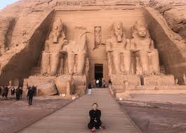 With the greatest concentration of ancient monuments in egypt, you could spend weeks visiting luxor, although most visitors stay for only a day or two.however long you have, be sure to walk through the columned halls of the great temple complexes of luxor and karnak on the east bank of the nile, or climb into the tombs of pharaohs, queens, courtiers and workmen in the theban hills on the west. Assedio No Egito Descobri Que Valia 4000 Camelos Ares Do Mundo