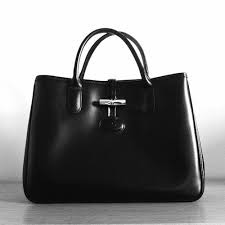 À la fois élégant et pratique. Pin By Ruby Hussain On Bag Lady Bags Longchamp Handbags Fashion Handbags