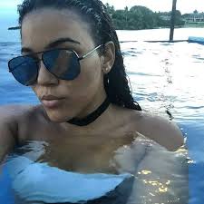 De una ! No lo veo desde antes de anoche, solo los cortes. Apago a Jlexis  total, ya no da contenido