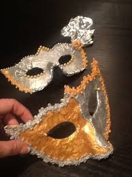 Toffe show met echt een mooie afsluiter met de persoonlijke verhalen van thijs en de personen die hij heeft geïnterviewd. Veneciaanse Maskers Zelf Maken Snij Een Karton Uit Naar Wens Knip Je Neus En Je Ogen Eruit Neem Wat Plasticfolie Maskers Knutselen Carnaval Knutselen Karton