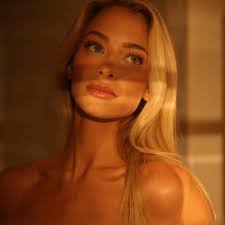 Hannah Palmer's Instagram, Twitter & Facebook