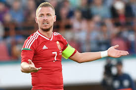 A felvetések valamennyire háttérbe szorultak, amikor tőzsér dániel sportigazgató a dvsc. Ugy Nez Ki Dzsudzsak Nem Igazol Haza Hanem Dubajozni Megy Ugytudjuk Hu