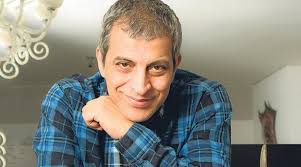 Στον χώρο του νοσοκομείου βρίσκονται και αστυνομικοί του τμήματος εκβιασμών, καθώς ο θέμης. Den Mporeis Na Basisteis Sta Logia Toy 8emh Adamantidh Einai Pote Etsi Pote Alliws Zappit