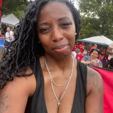 What does everyone use for freestanding balloon arches? What are the most  sturdy for outdoor use? Please attach links * Not my work image for  clarification