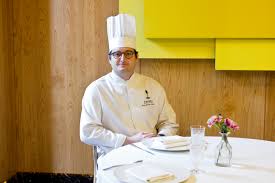 ¿quieres remodelar tu cocina o baño?, ¿necesitas muebles de cocina a medida?. Juan Antonio Medina Jefe De Cocina Del Estrella Michelin A Barra Plateselector