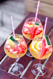 Fredagsdrinken Vit Somrig Sangria Mindre Socker Recept Sangria Recept Sommardrinkar