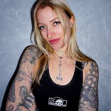 Jenna Helfrich (@itsjennahelfrich)