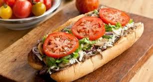 Pour La Cuisson De La Viande Celle Ci Est Cuite Dans Du Bouillon A Fondue Et Cela Fait Toute La Difference J Ai Utilise Du Food Recipes Steak And Cheese Sub