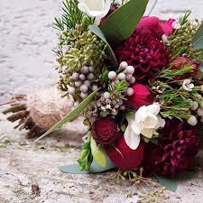 Chocolademaker dominique persoone en sommelier andy de brouwer nemen je mee in bordeauxstreek. Brautstrauss Hochzeitsstrauss Bordeaux Weiss Blumenstrauss Hochzeit