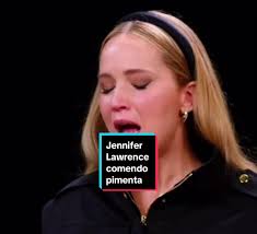 Jennifer Lawrence provando a pimenta mais ardida do mundo. #j...