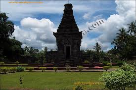 Diketahui candi ini memiliki nama asli candi palah, namun candi ini lebih dikenal dengan nama. Candi Penataran Blitar East Java