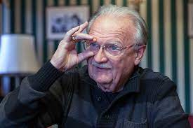 Balázs joined the government and the diplomatic service of hungary several times. Balazs Peter Nem Akarom Megadni Magam
