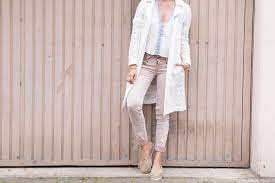 Weicher sommerjersey hier in kombination rosa apfel. Fashion Look In Pastelltonen Wie Kombiniere Ich Eine Rosa Jeans