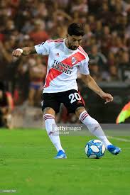 Juego como chiche arano, pero no se hacer mates. Milton Casco Of River Plate Controls The Ball During The Final Of Milton River Casco