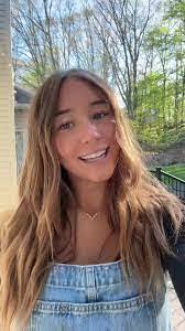 Nicole Remer's Instagram, Twitter & Facebook