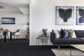 Варианты компактной мебели для небольших квартир. Dark Grey Carpet In Living Room Novocom Top