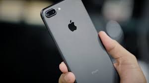 While it may seem like an exact copy of the previous iphone, it has now gone back to the good ol' glass back — the same material used in the 4s 5 years ago. Iphone 7 Plus Defeats Galaxy S8 Plus Iphone 8 And Iphone X In Overall Ratings Technobezz