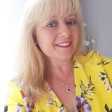 As I've done for years, I'll be sending my Valentine a packet of Tayto. Now  which one should I send? Tayto Cheese & Onion OR Hot Lips? 🧀❤️👄