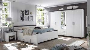 Hier können wir uns entspannen und ausruhen. Schlafzimmer Tiena 4 Teilig Pinie Weiss Abs Wenge Haptik