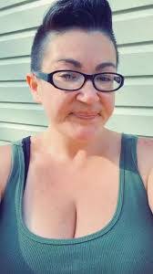 Kelly Westgate's Instagram, Twitter & Facebook