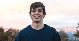 Grier was was booked for common law robbery, felony conspiracy and assault serious. Bueoudw4ywu3bm
