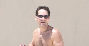 He has one sister, who is three years younger than he is. Whoa Paul Rudd Went And Got Buff