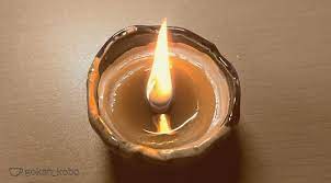 陶器入櫨蝋キャンドル gokan koboショップでお薦めの商品です 陶器の器の中に 座金に和ろうそくの芯を刺して器に垂直になるように立てて その中に櫨蝋を流し込んでできる商品です なぜ一押しの商品なのか 答えは 簡単に作ることができるからです 独特の形状