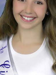 Neiman Marcus helps fill cupboards of Center for Family Services