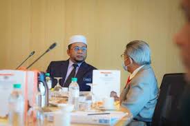 Undang islam hanya di catat dalam senarai negeri iaitu senarai ii jadual kesembilan. Pakar Undang Undang Sivil Syariah Bincang Cabaran Perundangan Islam