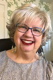 Liz Curtis's Instagram, Twitter & Facebook