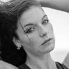 Caroline Willis's Instagram, Twitter & Facebook