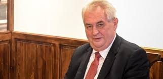 Vojenská kancelář prezidenta republiky a hradní stráž. Uprchlici Jsou Zlocinci Reaguje Milos Zeman Pro Pl Na Divku Z Pussy Riot Parlamentnilisty Cz Politika Ze Vsech Stran