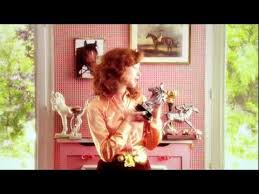 Mika Elle Me Dit Clip Officiel Youtube Chansons Francaises Video Chanson Et Musique