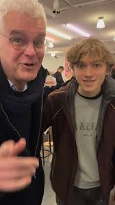 Hubert förbereder inför årets Konstnärskopp uppe på Katarinahissen  tillsammans med Daniel. Mårten hälsar på! @danielholmqvist @atracta_dooh  @castenfors.hubert #konstnärskoppen #katarinahissen #stockholm