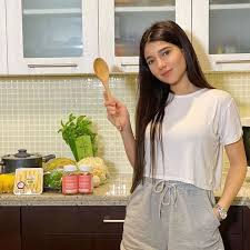 نارين بيوتى بالمطبخ Vogue Men Stylish Girl Pic Hijabi Girl