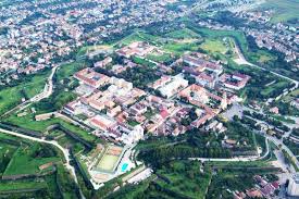 În incinta cetăţii alba carolina din alba iulia, intrarea dinspre parcul unirii (poarta iv a cetatii). Cazare Transalpina Pensiune Cu Ciubar Casa Artemis