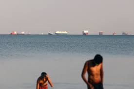 The suez canal in egypt has been closed down after a massive container ship turned sideways and got stuck in the middle of a dust storm. Zujfrgjz5ddslm