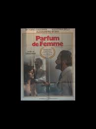Frank slade est un colonel mécontents dans la réserve de l'armée américaine, a pris sa retraite comme souffrant de cécité. Affiche Du Film Parfum De Femme Profumo Di Donna Cinemaffiche