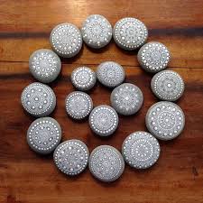 In this step by step tutorial, i show you a super easy stone design, for the very beginner. Snowflake Mandala Rocks Novocom Top