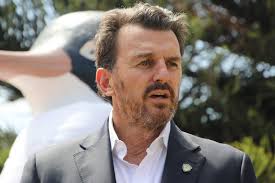 Macqueen steps down as Rebels coach