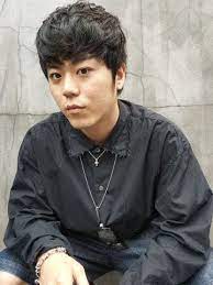 ストリート漂うショートスタイル 丸顔 ビジネス オフィス クール 大人カジュアル小顔 黒髪 ブラック ヘアサロン予約 ozmallビューティ ヘアサロン スタイル 黒髪